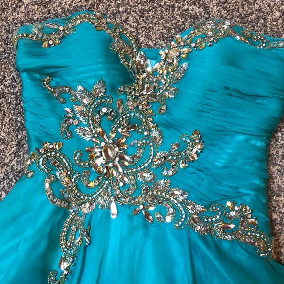 Short homecoming dress - Picture 2 of 6